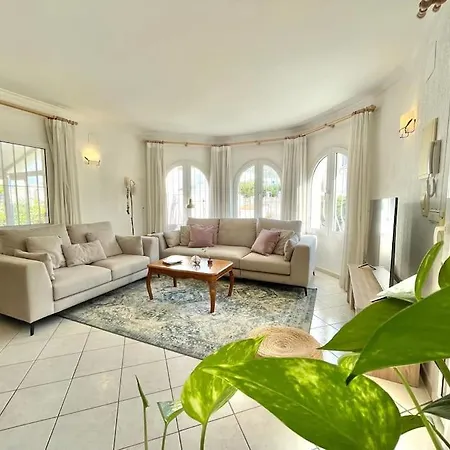 فيلة Sunny With Private Pool دينايا