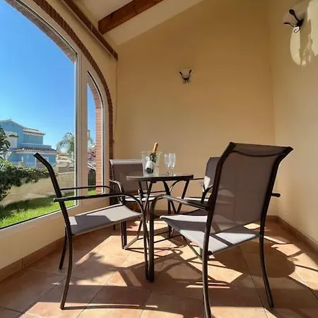 Sunny With Private Pool فيلة دينايا
